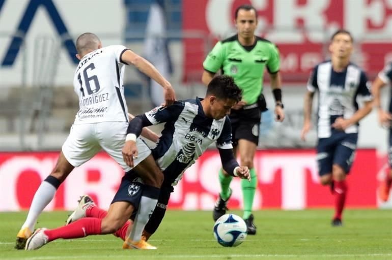 Pumas no encontraba cómo parar los embates de Rayados.