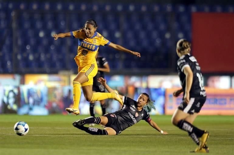 En el primer tiempo, el partido lució trabado, y ello se reflejó en el marcador.