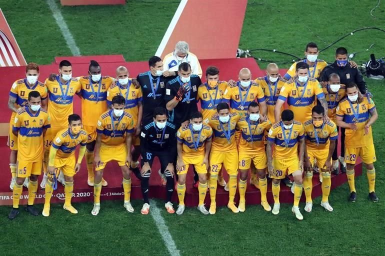 Al final, el plantel posó con la medalla de segundo lugar.