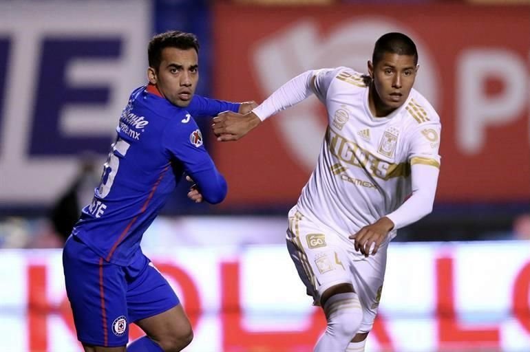 Hugo Ayala volvió a la alineación felina.