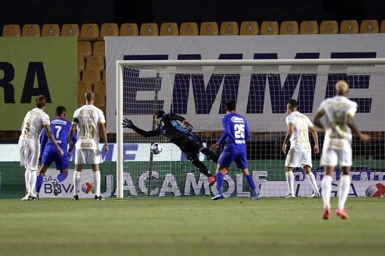 Luis Romo marcó el 1-0 al minuto 5, en remate de cabeza.