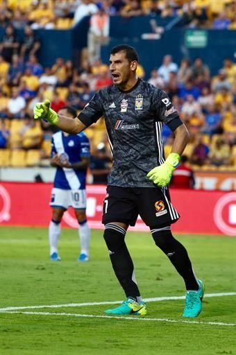 Los Tigres siguen sin levantar en el torneo y pasaron de la 'empatitis' a la derrota, al caer en casa 1-0 ante Puebla, justo antes del Clásico Regio.
