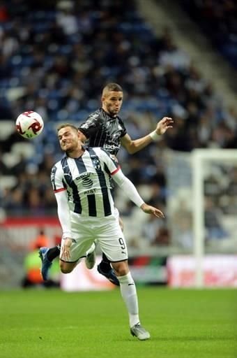El holandés tuvo su premio en el partido.