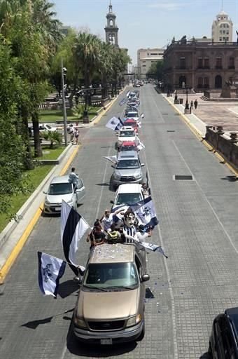 Las banderas y los cánticos le dieron color al Centro de la Ciudad.