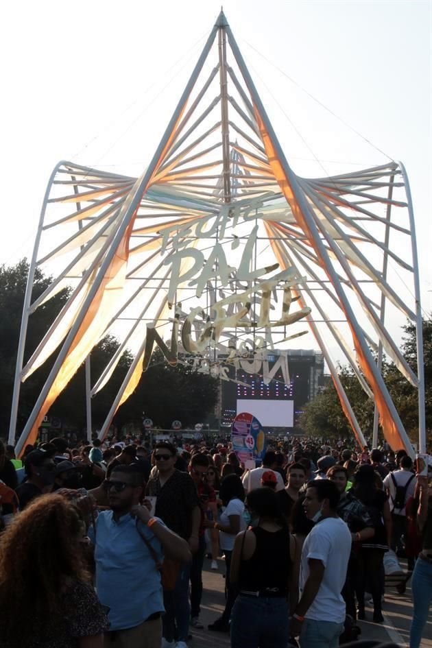 Y la espera terminó. Miles de fanáticos se dieron cita en el Parque Fundidora para disfrutar de sus artistas favoritos en el arranque del Festival Pa'l Norte, que se pospuso 20 meses por la pandemia.