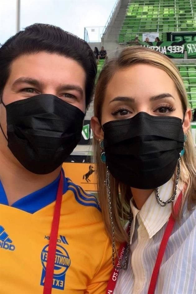 Samuel García publicó una foto junto con su esposa en el Q2 Stadium.