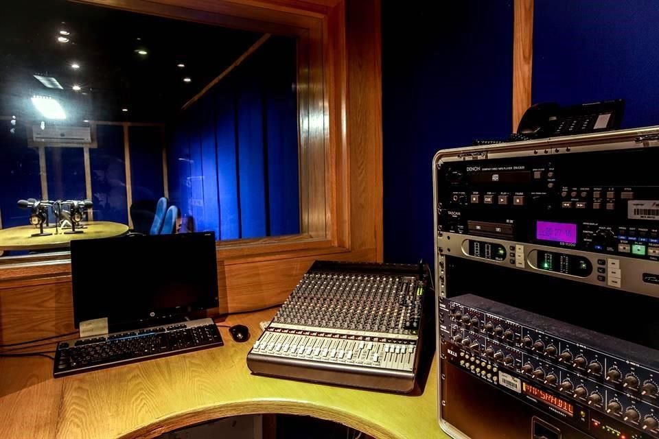 Radio Centro sostendrá asamblea con tenedores de certificados bursátiles el 13 de mayo.