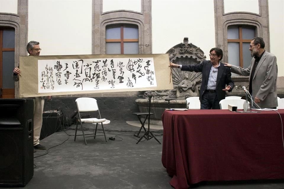 En el Museo de la Ciudad de México se realizó la última jornada del Encuentro de Poesía Diótima: Versar poéticas, encuentro de poesía. Dicha jornada concluyó con un Homenaje a Sergio Mondragón.