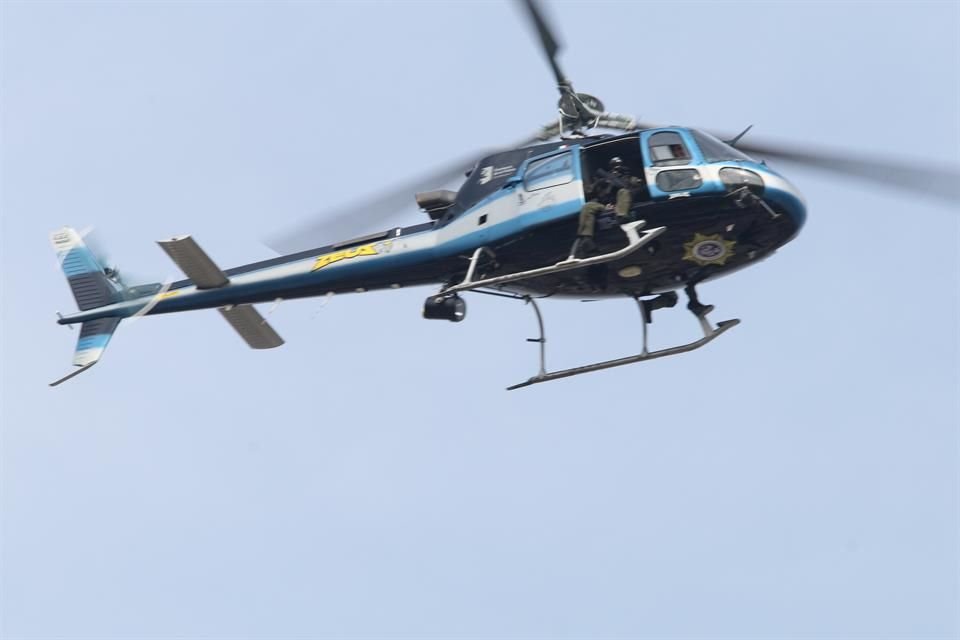 La aeronave Blackhawk del Gobierno estatal y el helicóptero Zeus de la Policía de Guadalajara sobrevolaron la zona.