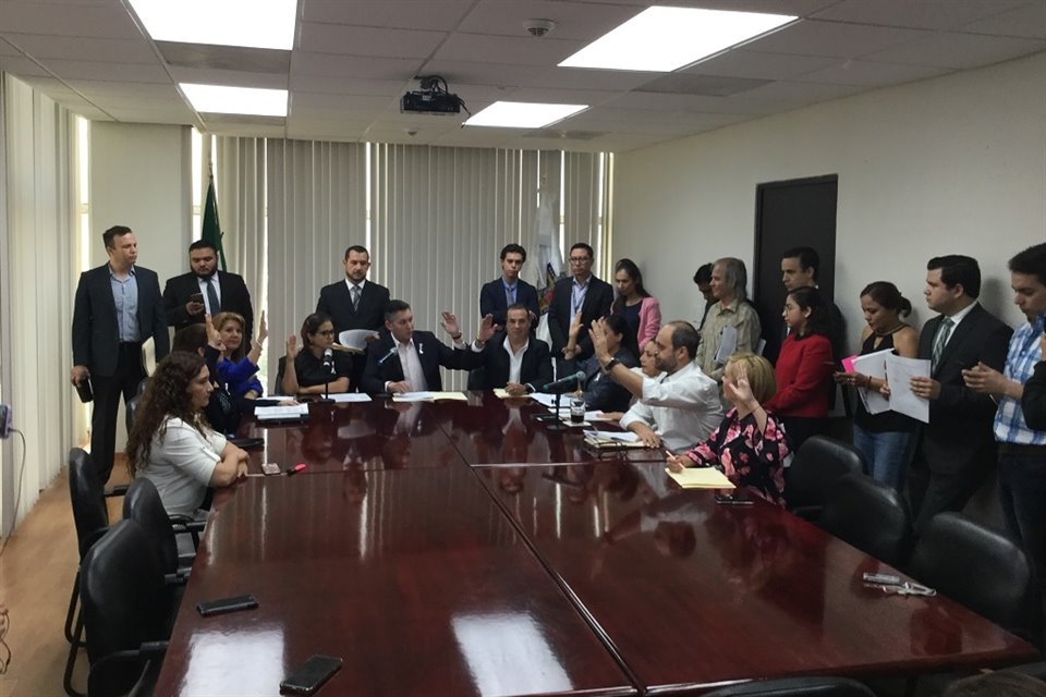 A seis minutos de instalada, la Comisión Anticorrupción se declaró en permanente.