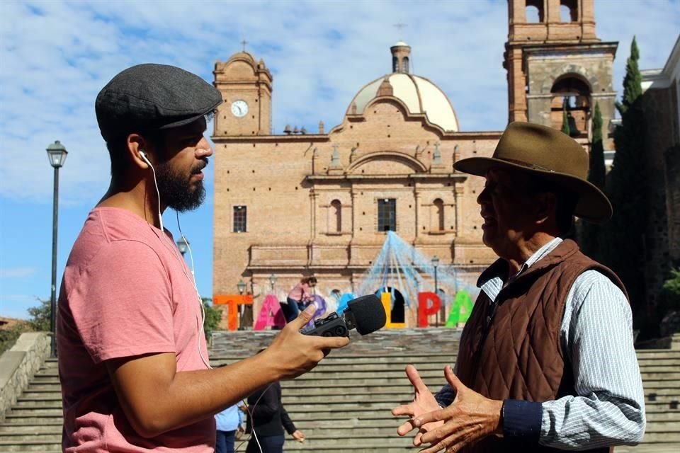 Iván Serrano viajó a 24 municipios de Jalisco para hablar con las personas que han difundido las leyendas: sus pobladores.
