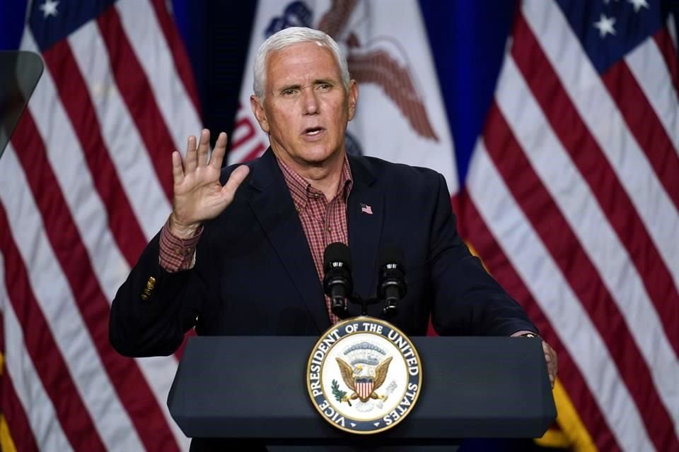 Pence indicó que el ex Presidente colombiano Álvaro Uribe debía poder seguir con su proceso judicial en libertad.