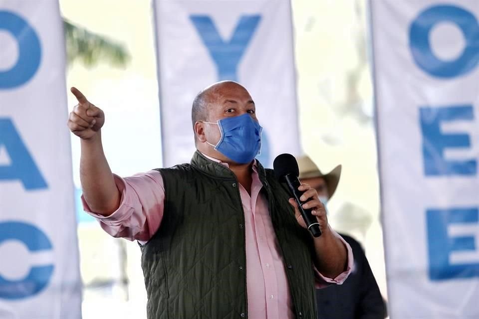 Enrique Alfaro, Gobernador de Jalisco, aprovechó un acto ante ganaderos y productores de leche a quienes y preguntó si estarían de acuerdo que los impuestos de la entidad se queden en el Estado.