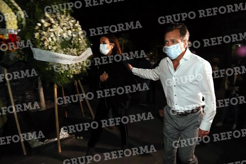 El Alcalde zapopano Pablo Lemus llegó acompañado de su esposa, Maye Villa.
