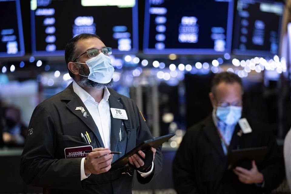 S&P ligó su séptimo cierre en récord al hilo.