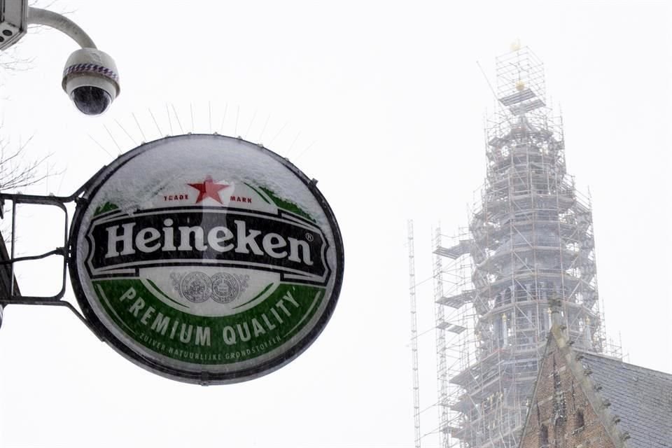 Cerca del 90 por ciento de las emisiones de Heineken provienen de los proveedores, el empaque, la logística de almacenamiento y transporte de su cerveza. 
