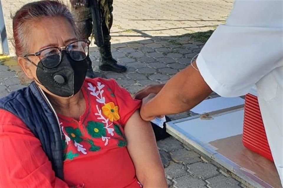 En Colotlán arrancó ayer una versión de prueba de la vacunación, que inicia oficialmente hoy en Etzatlán.