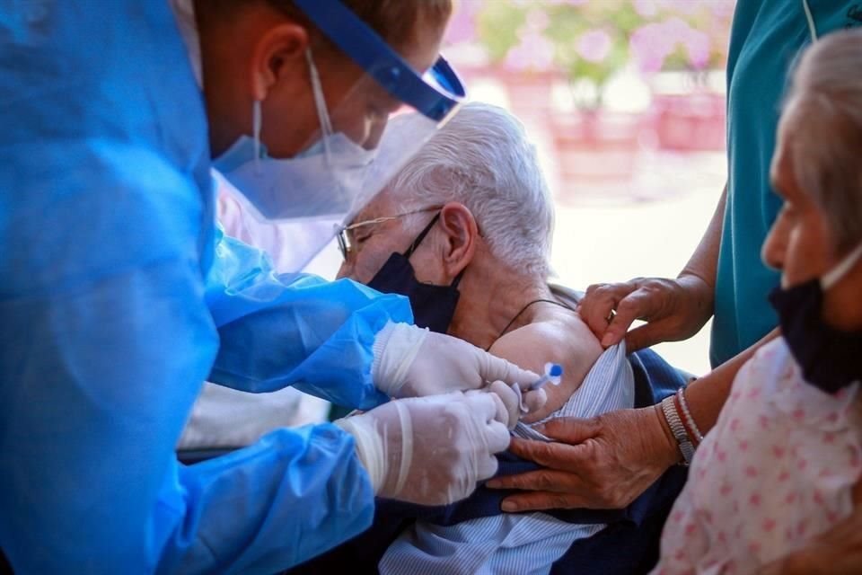 La vacuna contra el SARS-CoV-2 ser llevada a asilos de adultos mayores en Tlaquepaque.