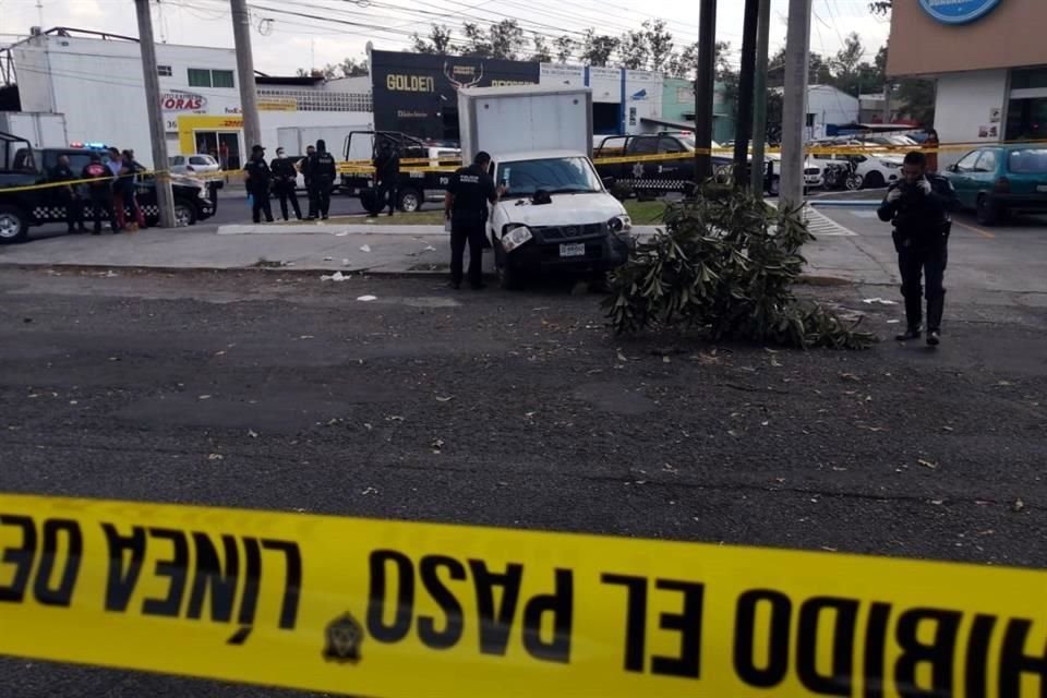 El pasado viernes, el conductor de una camioneta persiguió y atropelló a dos hombres que minutos antes le robaron su celular e intentaron despojarlo de su vehículo en Guadalajara.