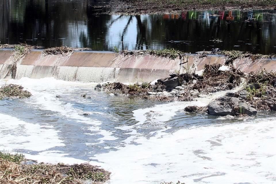 El Río Santiago viene cargado de contaminantes, que afectan y enferman a sus vecinos.