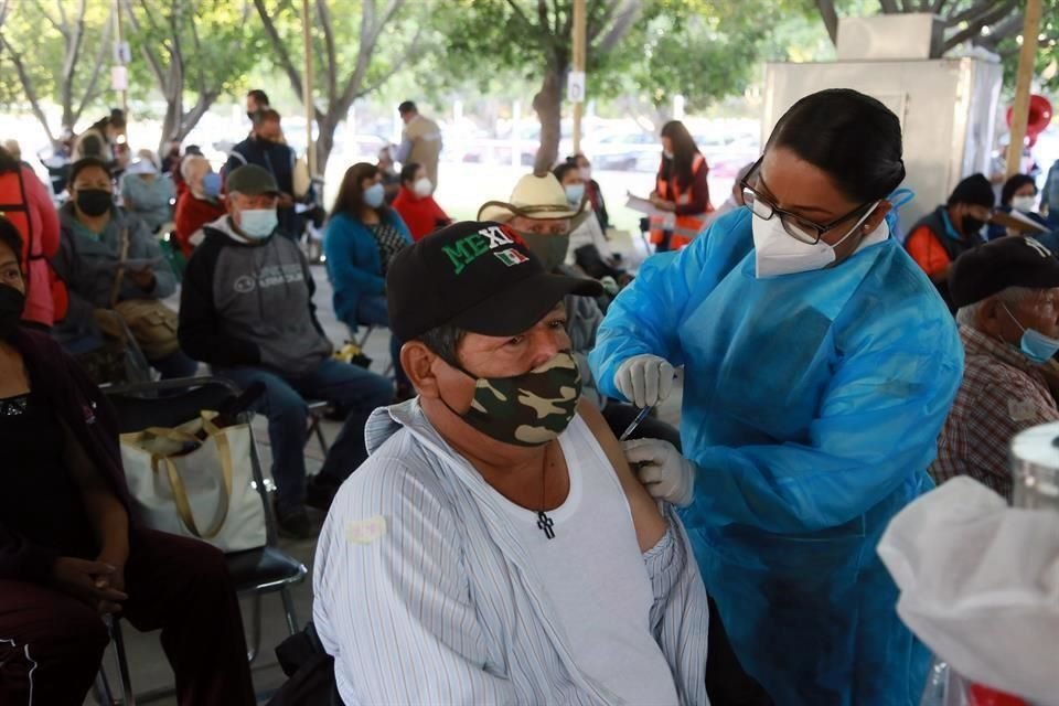 Para Tlajomulco, la Federación envió 29 mil 248 dosis de la vacuna Pfizer-BioNTech que serán aplicadas en los próximos cuatro días.