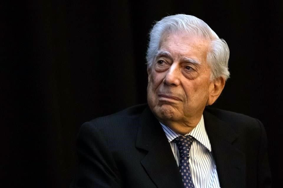 Mario Vargas Llosa presentó este lunes el documental 'Una vida en palabras', a estrenarse el sábado en ADN 40.