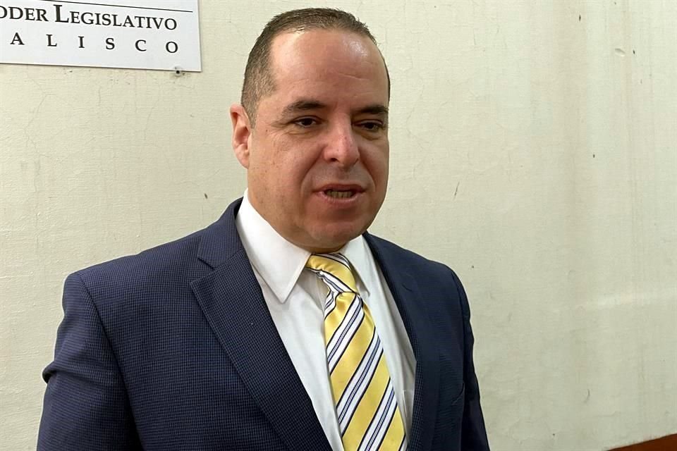 Enrique Velázquez, dijo que  el examen que se aplicará a las candidatas no es serio.