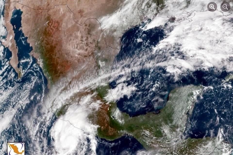 Las costas de Jalisco podrían presentar lluvias por el huracán 'Rick', pero no mayores afectaciones.