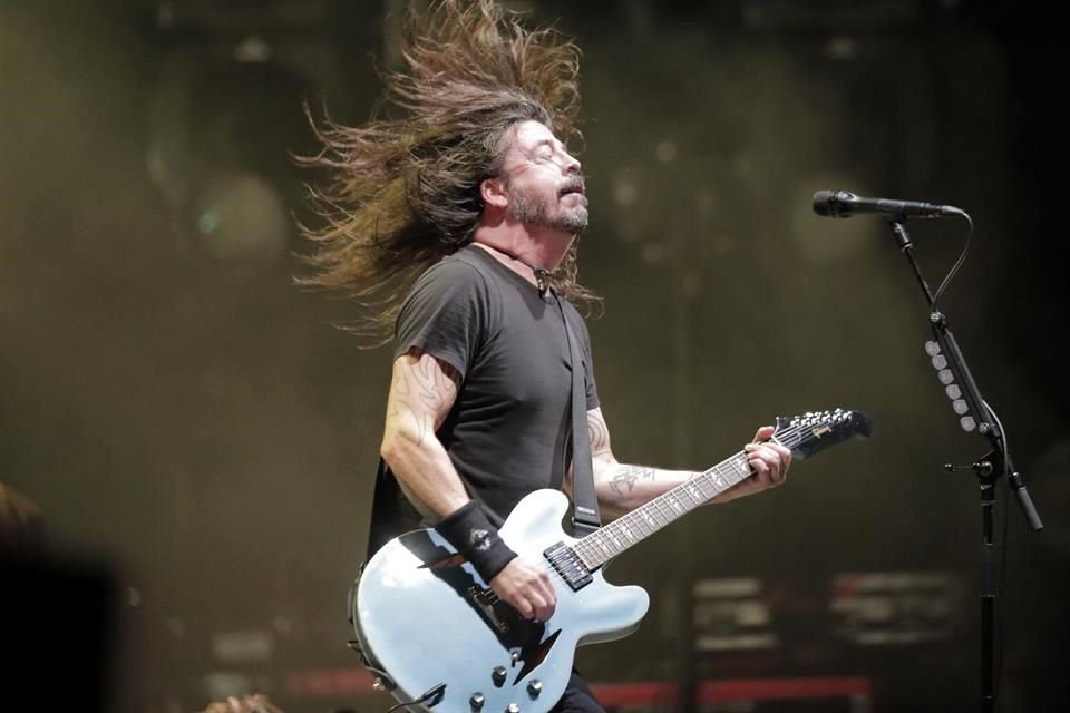 En los primeros minutos de hoy, Foo Fighters llegó al escenario principal para cerrar la primera jornada.