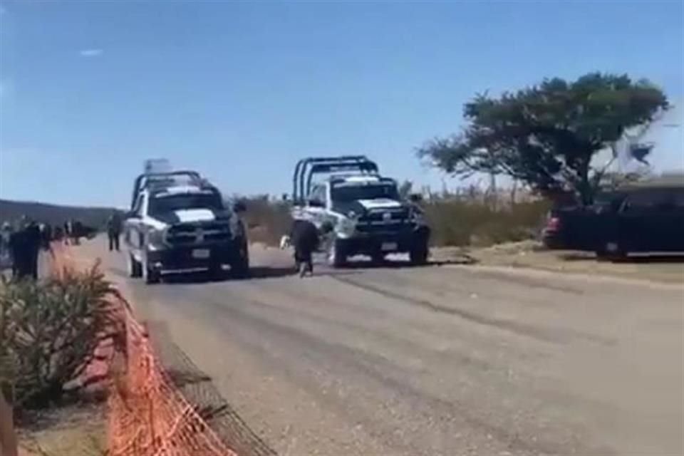 Elementos de la Policía municipal de Río Grande, Zacatecas, fueron captados realizando arrancones con patrullas de la corporación.