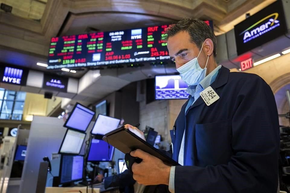 Wall Street finalizó mixto tras dichos de vicepresidente de Fed.