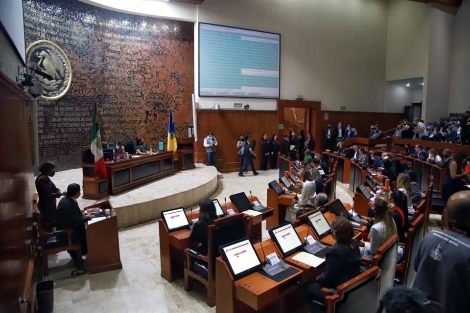 Legisladores de MC, Morena, PAN, PRI, PVEM y Futuro aprobaron el Presupuesto de Egresos 2022 para Jalisco.