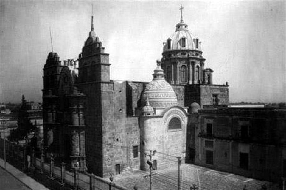 Una de las mayores obras de Fray Antonio Alcalde fue El Santuario de Guadalupe, ubicado en Av. Alcalde 527.