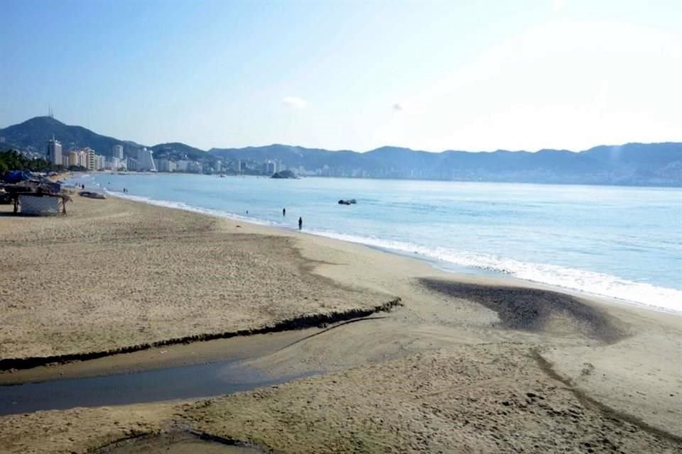 Playa Hornos esta mañana, en Acapulco.