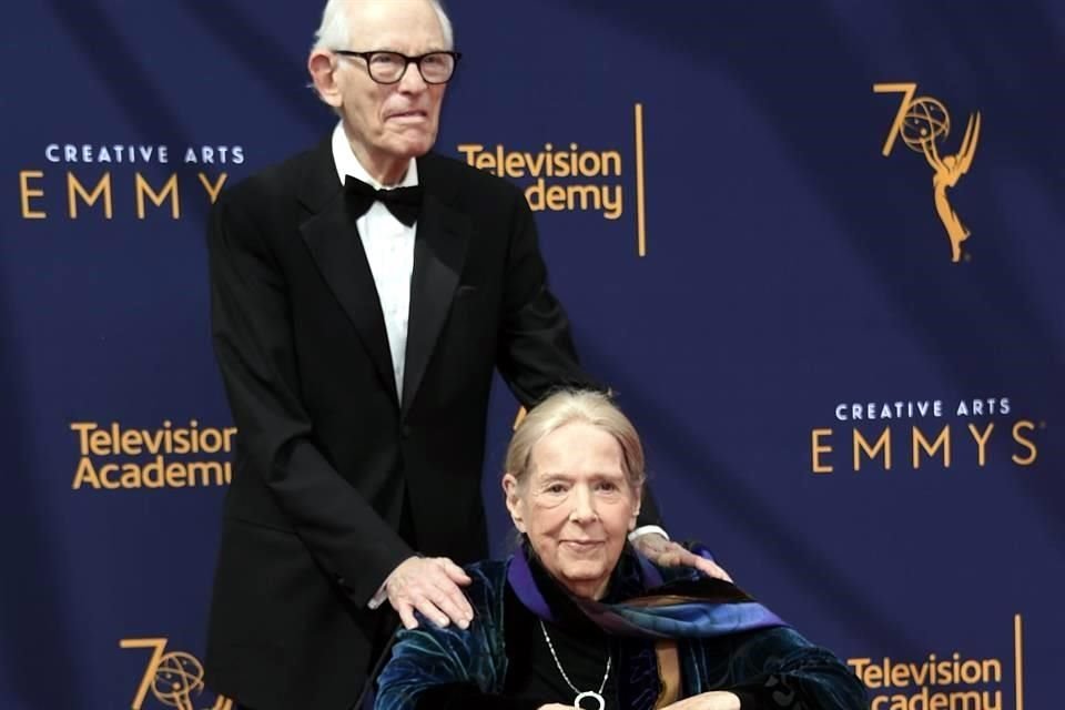 Marilyn Bergman, letrista ganadora del Óscar, Emmy y Grammy, murió a la edad de 93 años por insuficiencia respiratoria no asociada a Covid.