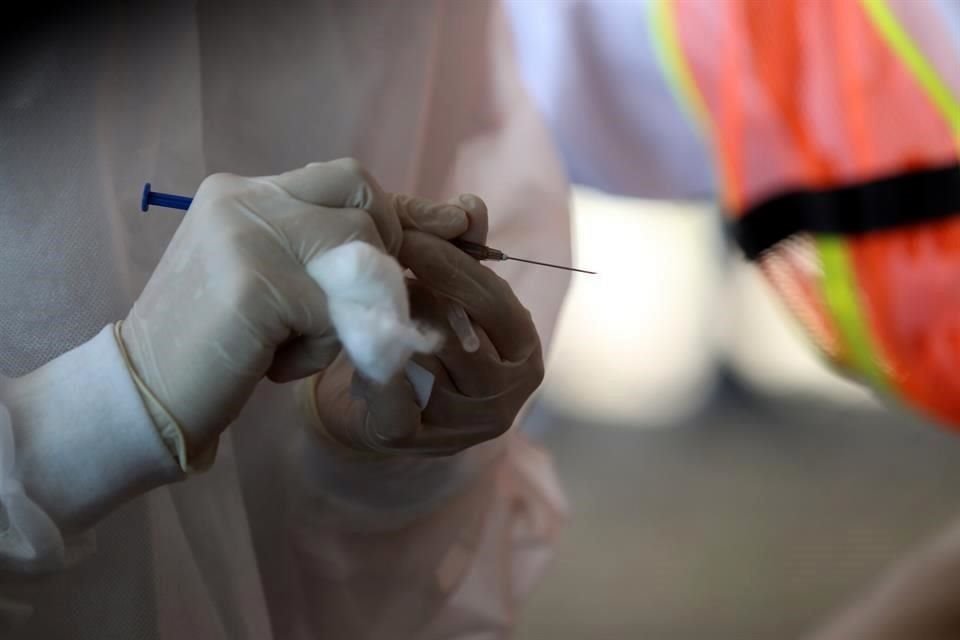 La vacunacin del personal de salud que arrancara maana se suspendi y se reprogramar, aunque por ahora no hay fechas, anunci Alfaro.