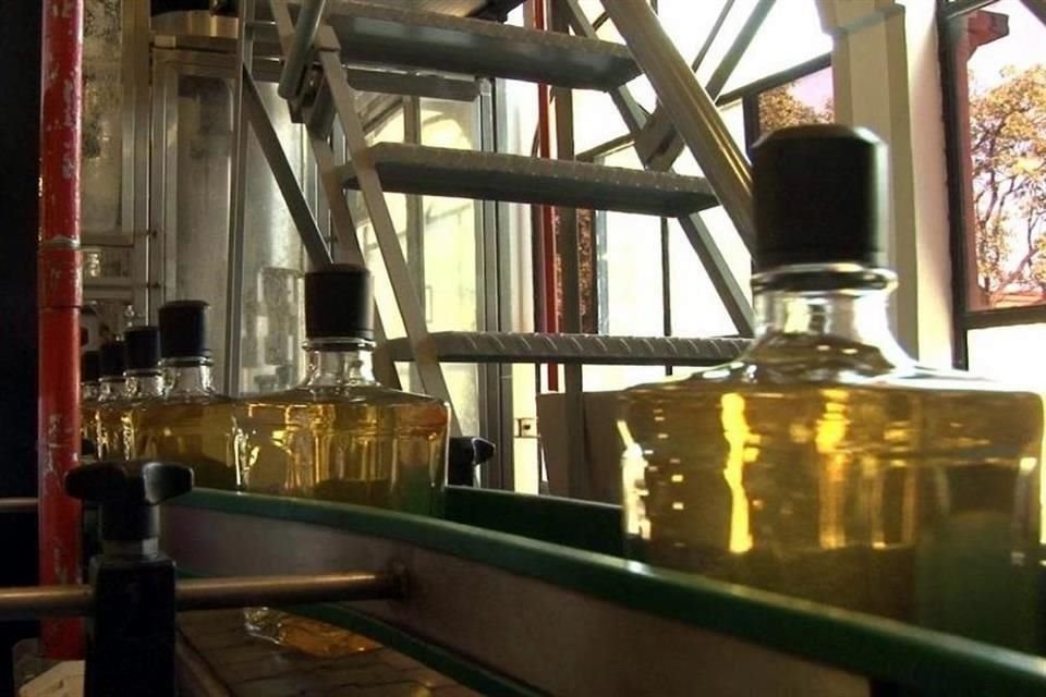 El auge de la cadena agave-tequila no se detiene y este año va por su récord anual consecutivo número 13 en exportaciones.