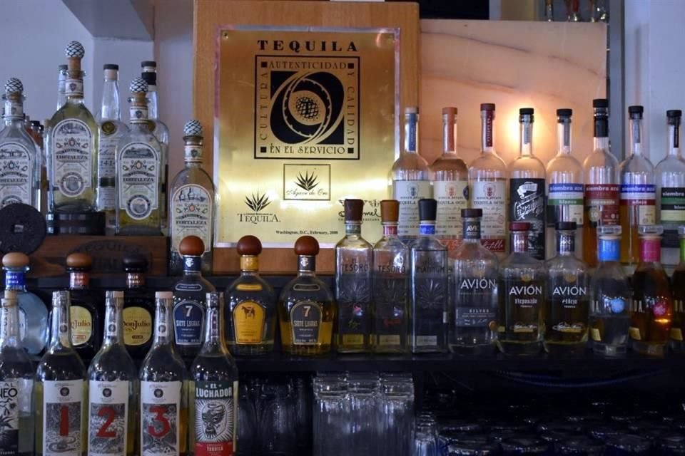 En México y el extranjero hay más de 400 establecimientos que cuentan con el Distintivo T que otorga el Consejo Regulador del Tequila (CRT).