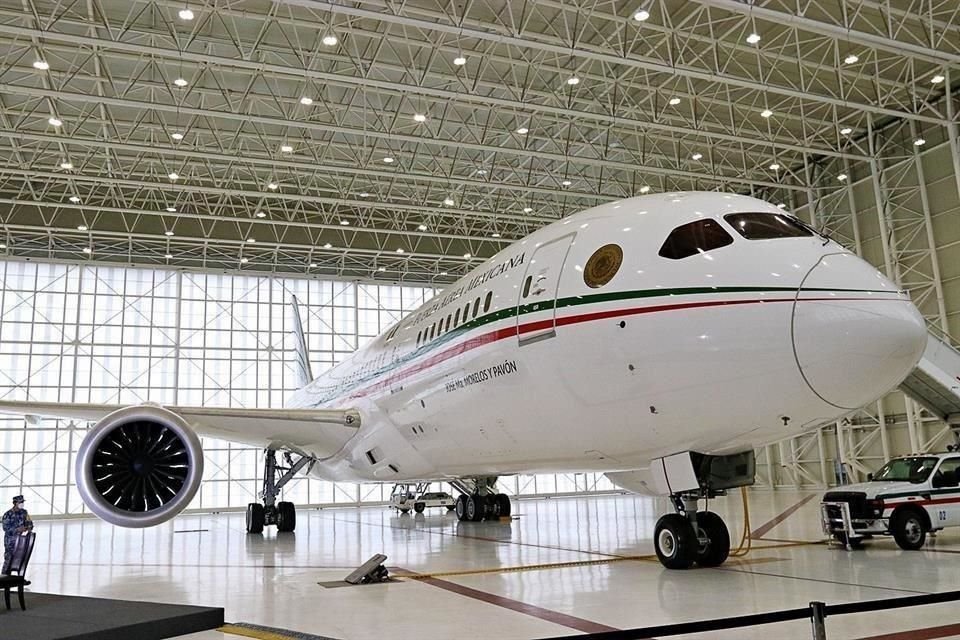 El Gobierno federal paga en promedio 1.3 millones de pesos al día para cubrir la deuda con Banobras por el avión presidencial TP-01. 