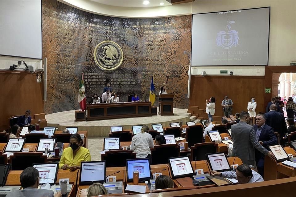 Cada diputado del Congreso de Jalisco cuenta con 219 mil 495 pesos para empleados supernumerarios, pero muchos de ellos no pudieron ser ubicados.