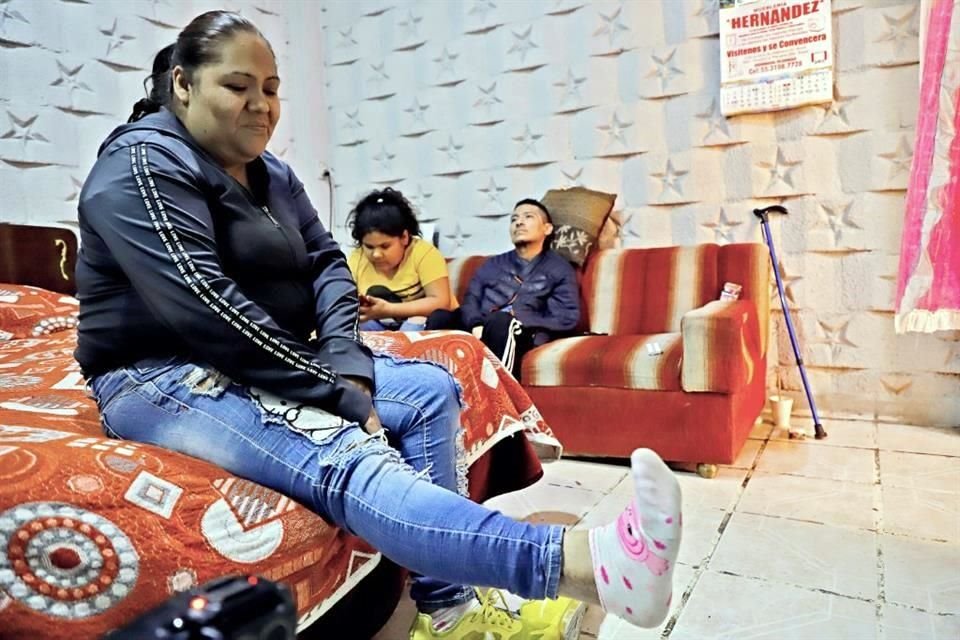 A la fecha, Patricia Torres ha sido operada tres veces del tobillo izquierdo, fracturado durante la caida del convoy, lo que ha causado que no pueda trabajar.