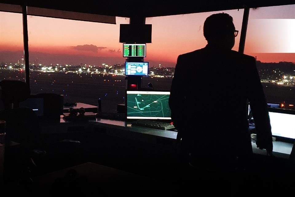 Desde 2019, controladores de tránsito aéreo laboran en Servicios a la Navegación en el Espacio Aéreo Mexicano pese a que reprobaron exámenes de admisión. 