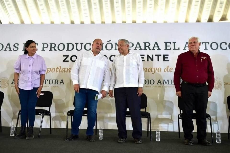 El Presidente Andrés Manuel López Obrador junto al Gobernador Enrique Alfaro en su visita a Zapotlanejo.