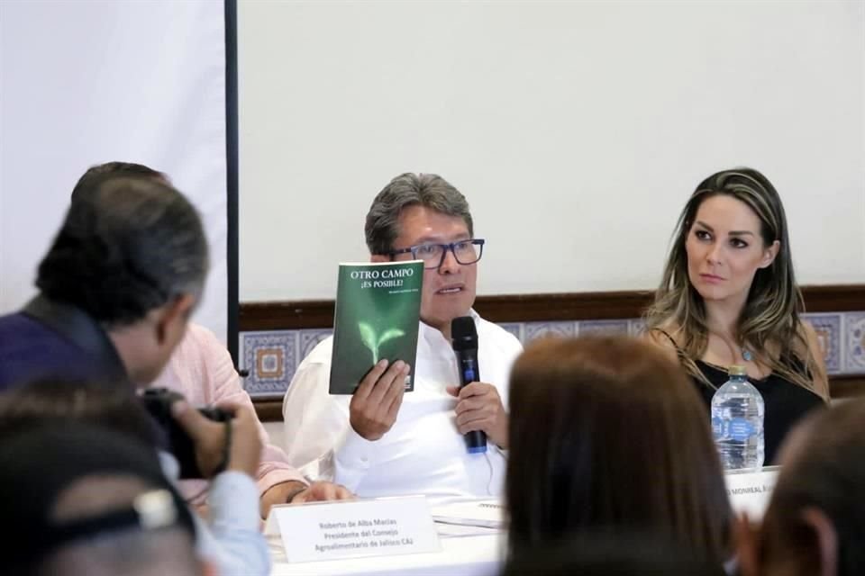 El Senador Ricardo Monreal Ávila presentó su libro 'Otro campo es posible', en Tepatitlán de Morelos.