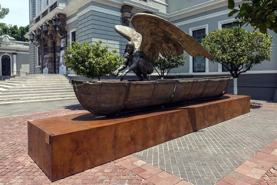 El universo fantástico del escultor Jorge Marín vuelve a las calles tapatías, con una colección de ocho esculturas titulada 'Diacronías'.