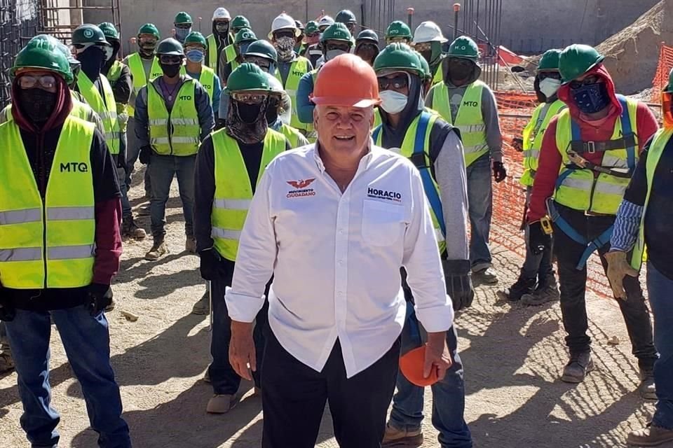 El candidato de MC a diputado federal, Horacio Fernández, se reunió ayer con empleados de la construcción.