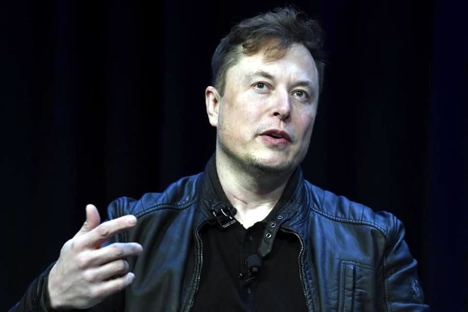 Elon Musk es el mayor inversionista de Tesla, con un 15.79% de todas las acciones en circulación.