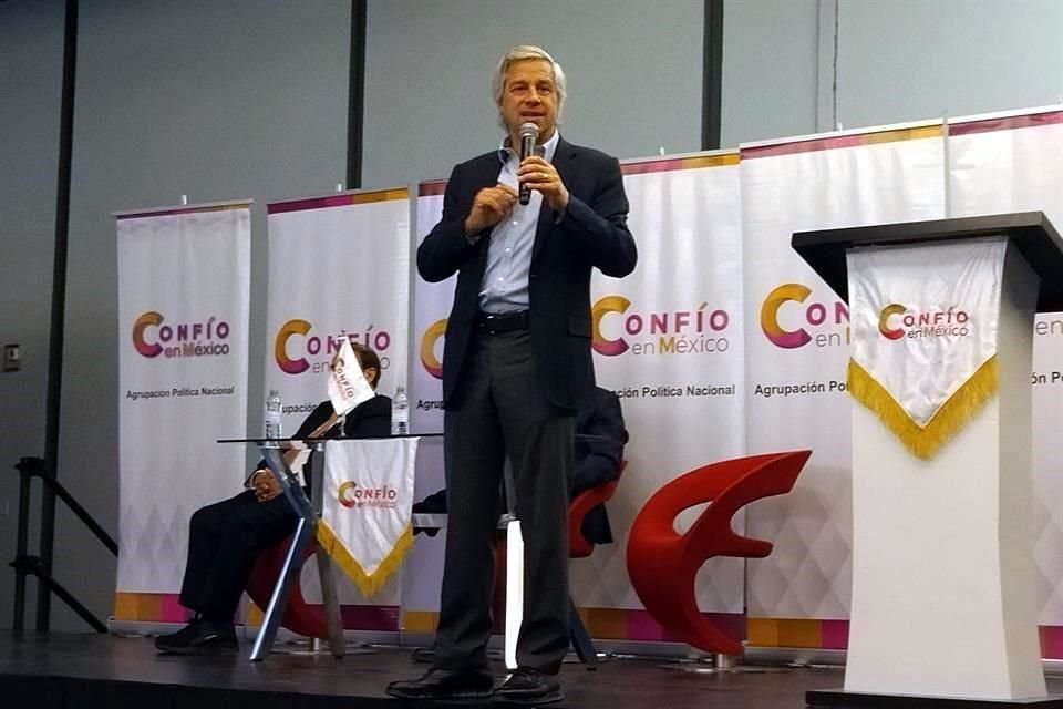 El empresario Claudio X. Gonzlez durante una reunin convocada por la Agrupacin Poltica Nacional Confo en Mxico.