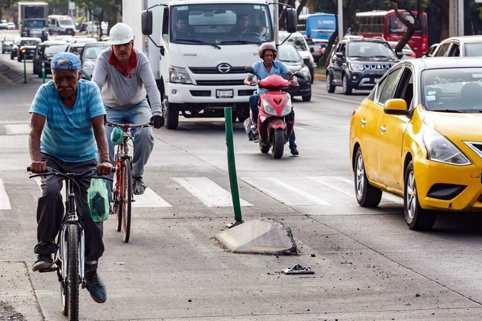 Para muchos tapatíos, la bici representa su único medio de transporte y las ciclovías les permiten hacerlo con seguridad.