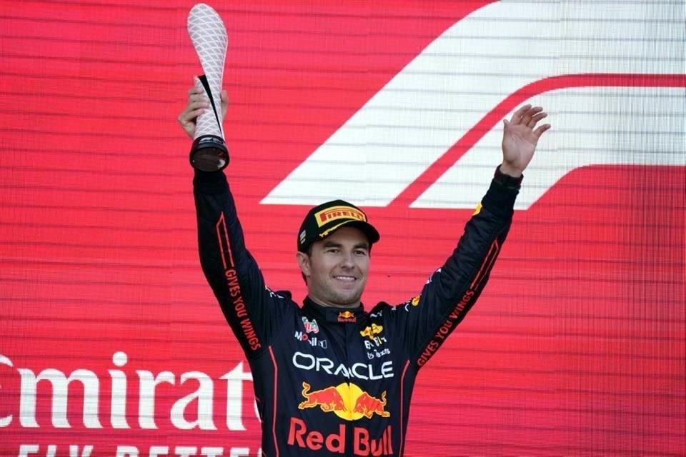Checo Pérez quedó en segundo lugar en el GP de Azerbaiyán y ya es sublíder de la F1.